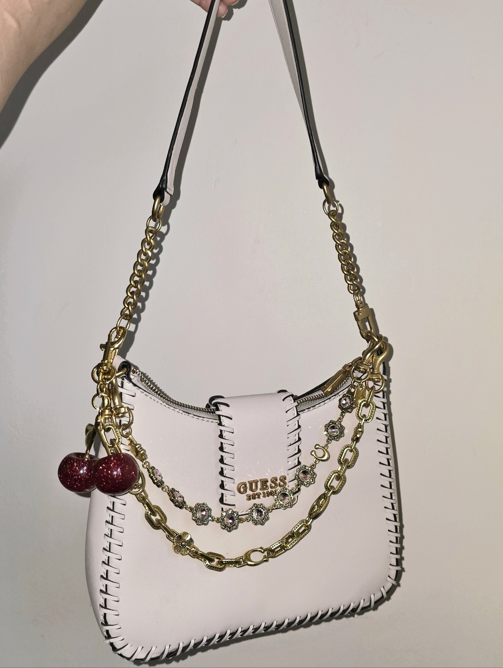 ☆Guess Cream Purse☆